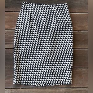 Banana Republic Black and White Houndstooth Pencil Skirt